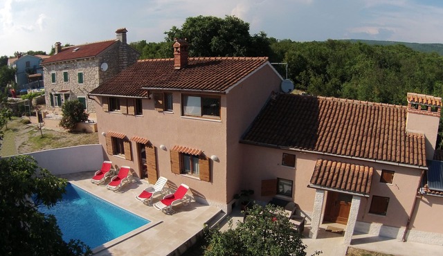 Villa Palazzina Burjaki - 4 BR, 5 BA, private Pool, Sauna, Gym&Whirlpool