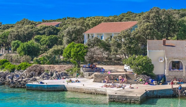 Villa Pietra Pag - Three Bedroom Villa, Sleeps 6