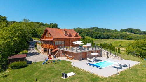 Villa Pine Log by Villas Guide