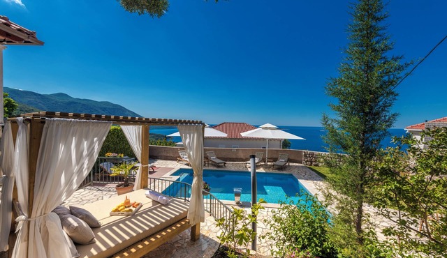 Villa Platanus with Private Pool & Sea View