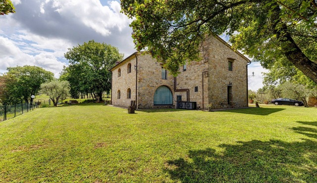 Villa 'Podere Beccalorzo with Private Pool, Wi-Fi and Air Conditioning'