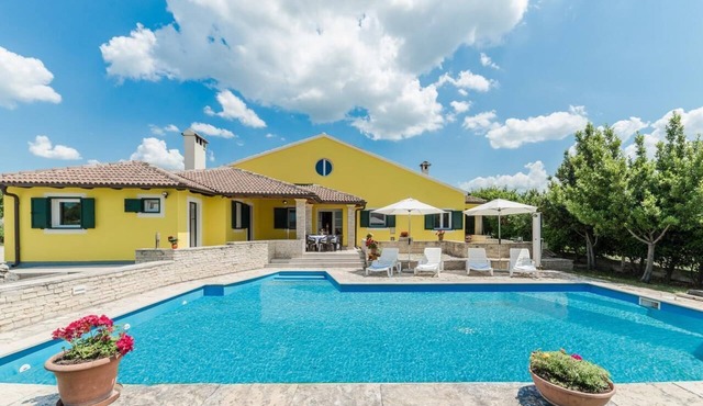 Villa Polly-for 10 people,with private pool