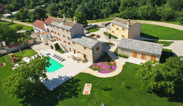 Villa Poropati, Groznjan - Luxury Countryside Estate up to 19 persons 80m2 pool
