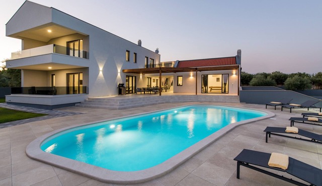 Villa Posidonia near Pula with sea view and surrounded by olive trees