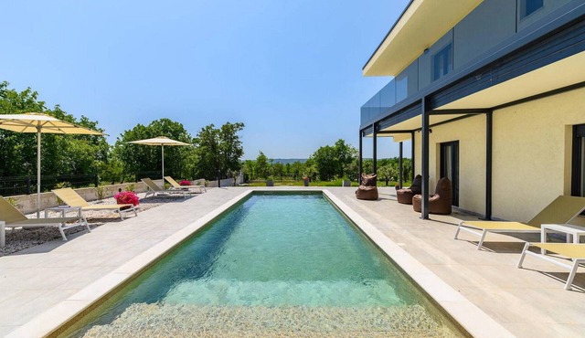 Villa Quinta is a modern holiday home with swimming pool and sauna, only 4 km from the sea.