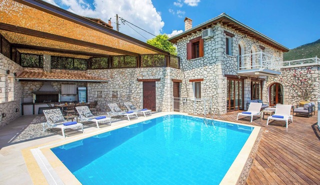 Villa Rachi - Four Bedroom Villa, Sleeps 8