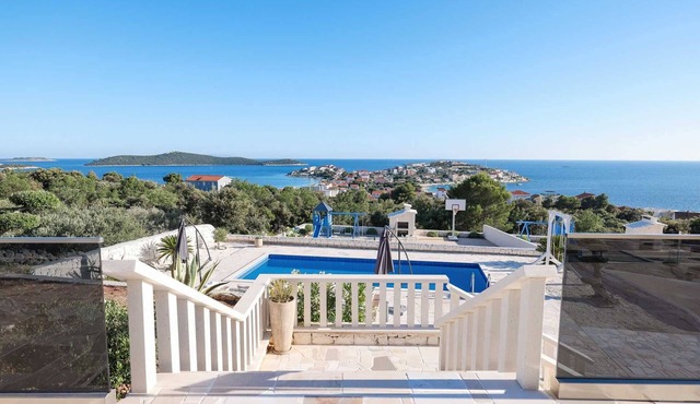 Villa Regina Azzurra with Pool