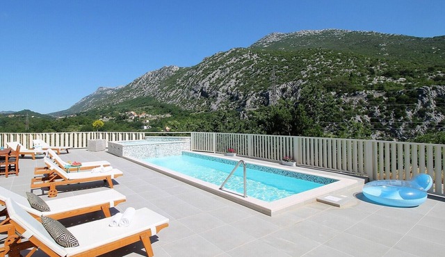 Villa Remusic, Pool, whirlpool, Sauna,6 bedrooms, amazing landscape
