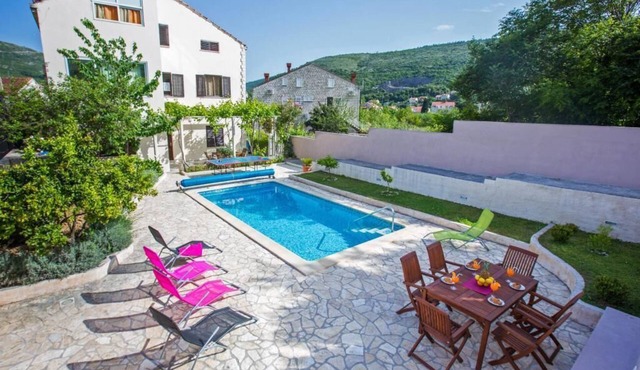 Villa Roza- Two-Bedroom Apartment