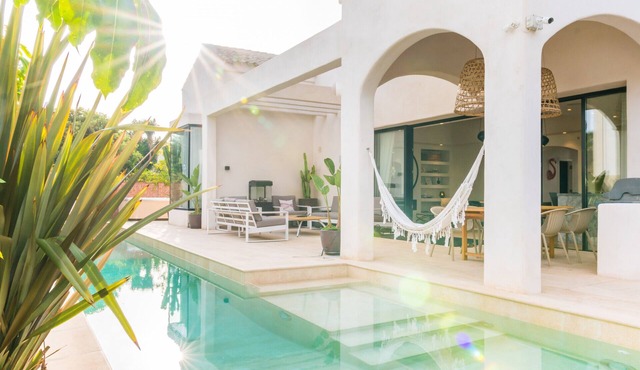 Villa Samba - Stunning 4 Bedroom Villa located 80m from the beach