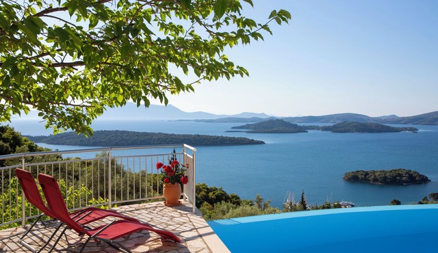 Villa Samsel - magnificent sea views, privacy, infinity pool, close to the beach