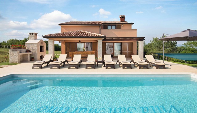 Villa San Martino With Heated Pool , Outside Jacuzzi & Hydromassage bathub