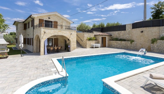 Villa SERENITY with pool, sauna and jacuzzi