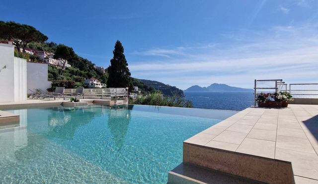 Villa Silvana-AmalfiCoast Panoramic villa with large garden and swimmingpool