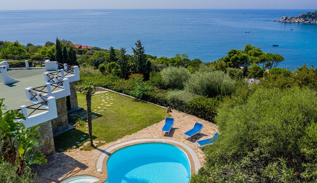 Villa Smeralda - Salt water pool, Sea view, Mediterranean nature 200 mt from sea