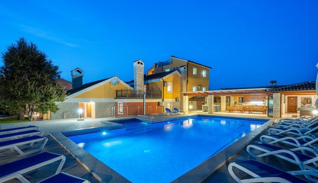 Villa Suzanne with a private pool and jacuzzi