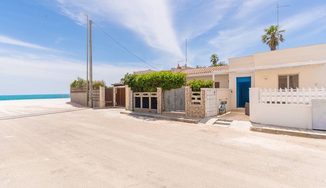 Villa Telia Directly on the Beach with Terrace; Pets Allowed, Parking Available