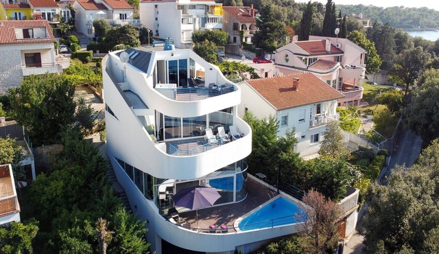Villa Tina, Pjescana Uvala