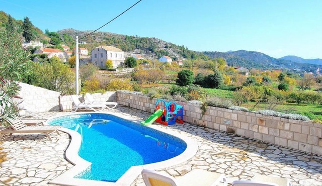 Villa Tony - Five Bedroom Villa with Terrace, Swimming Pool and Sea View