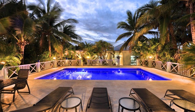 Villa Tropica - Near Grace Bay Beach - Newly Remodelled