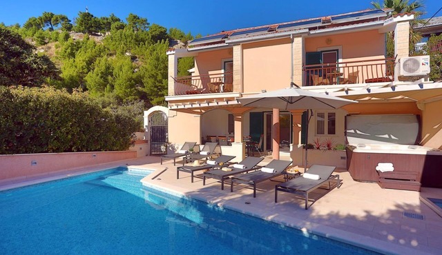 Villa Tropicana - Six Bedroom Villa, Sleeps 12