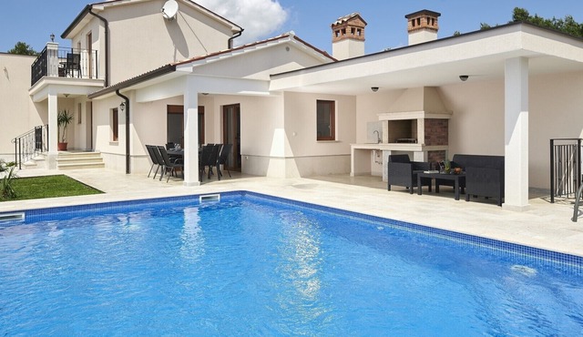 Villa Vanda with a pool and a lovely view