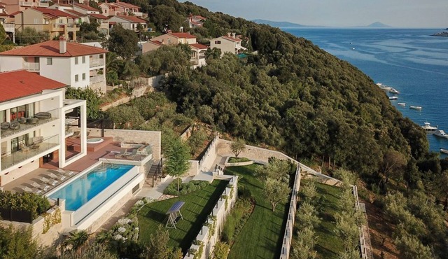 Villa Venera - Five Bedroom Villa, Sleeps 10