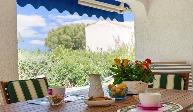 Villa 'Viola' with Sea View, Pool, Garden, Terrace & Wi-Fi