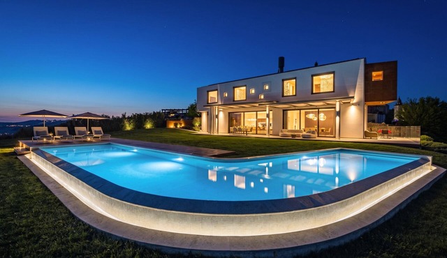 Villa Vista Zamask for 7 persons near Motovun with 60 m2 heated pool, free bikes & panoramic view