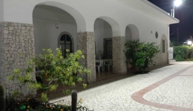 Villa with direct access to the sea
