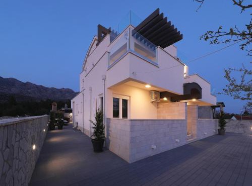 Villa with Heated Pool