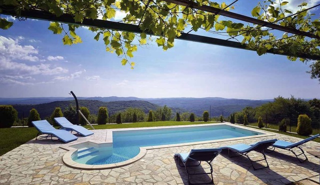 Villa with pool and panoramic view