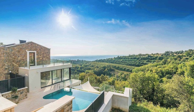 Villa with pool and sauna