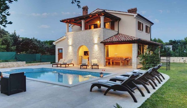 Villa with pool and sun terrace