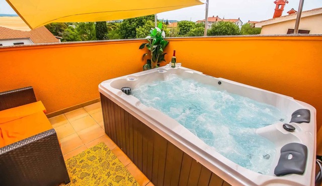 Villa with pool for 6 people