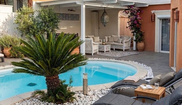 Villa with pool 200 m from the beach