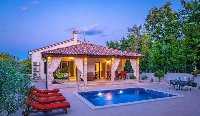 Villa with pool in a quiet place near the forest in south Istria