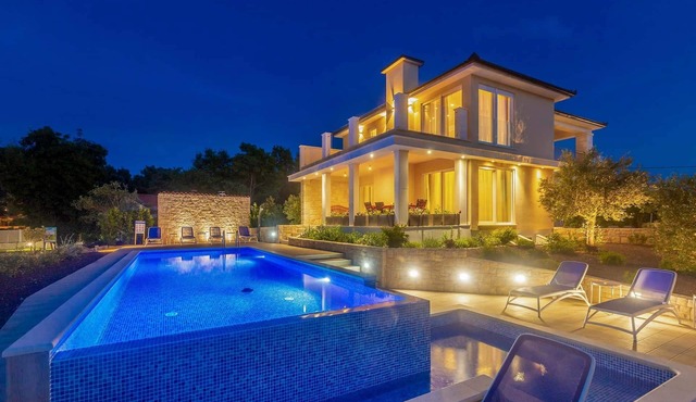 Villa with pool, whirlpool, beach, quiet location - TRAVELER Reiseburo Krk - ID 2374