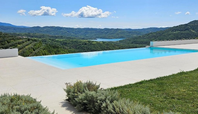 Villa with Private Pool & Lake View near Motovun, Casa Mille Olivi Heritage