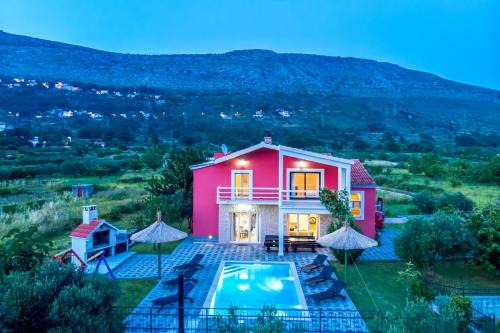 Villa with private pool, near Split