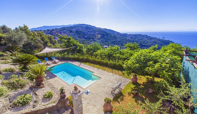 Villa With Sea View and Pool, Ideal for Families or Couples