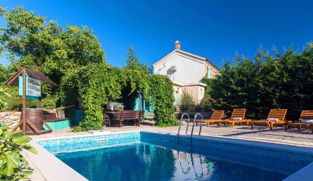 Villa with swimming pool
