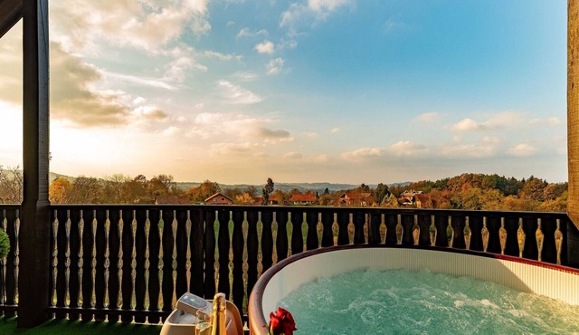 Vinogradarov San - One Bedroom Holiday Home with Hot Tube