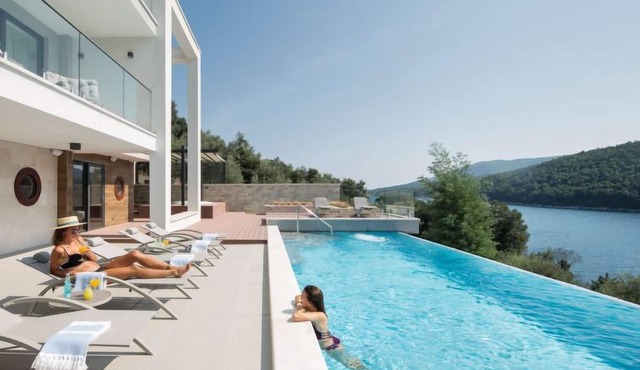 Vlastelini II by Interhome