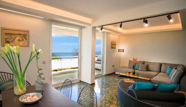 VOULIAGMENI KAVOURI WATERFRONT APARTMENT