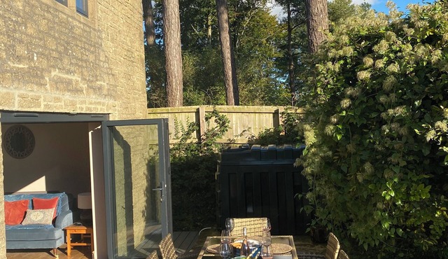 Walnut Farm, Kingscote, Cotswolds - Unique farm stay
