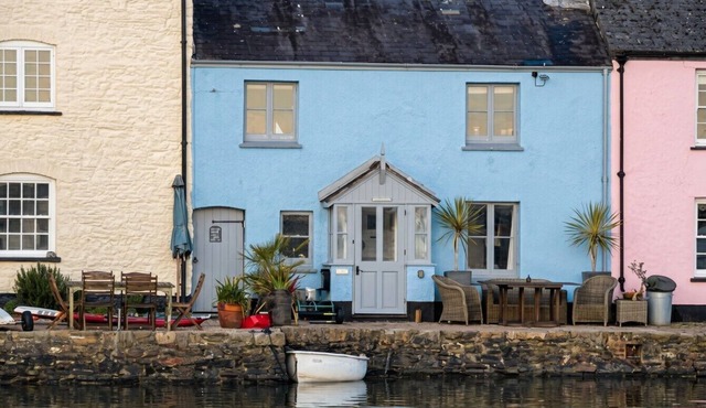 Waterfront Cottage Sleeps 8 · Wood Burner · River Dart Quay, Dittisham