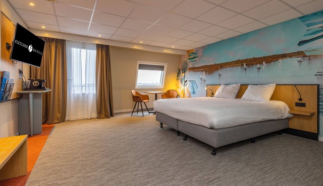 Waterfront Hotel Featuring Private Marina, Hiking Routes and Elegant Dining