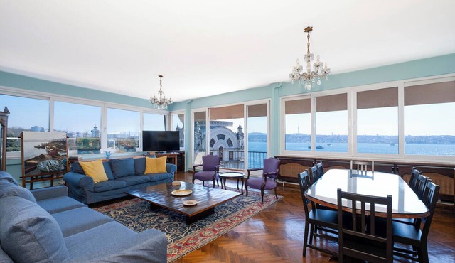 Waterfront Penthouse Apt. with a Stunning View