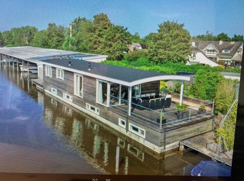 Watervilla De Otter - inclusief electrische sloep en sups